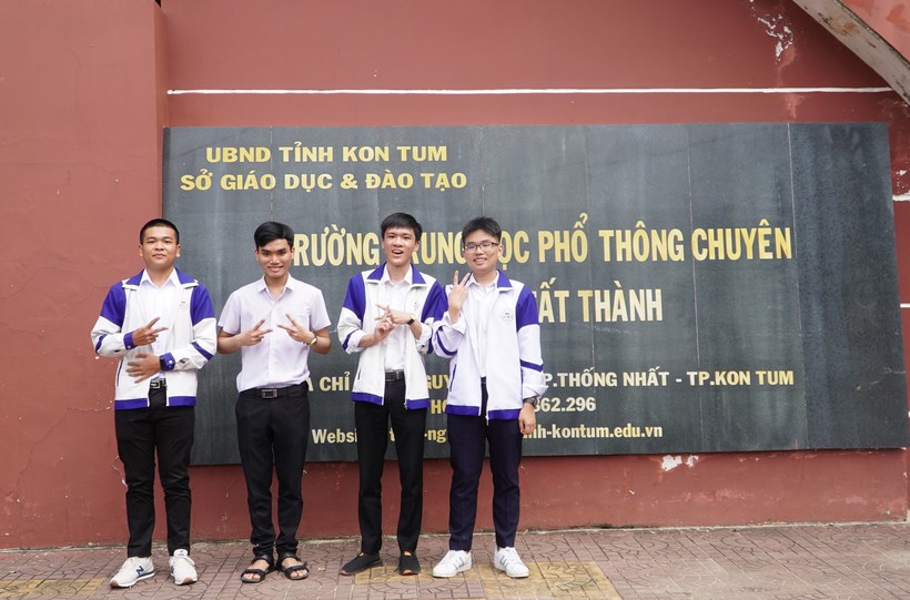 Trường THPT chuyên Nguyễn Tất Thành có 4 thủ khoa của tỉnh Kon Tum ở các khối A0, A1, B và C